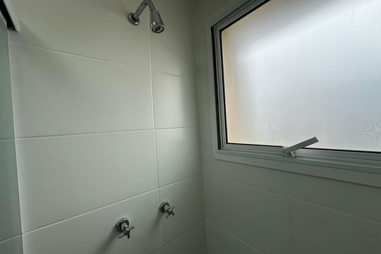 Banheiro da Suíte 1 de apartamento à venda com 2 quartos, 107m² em Empresarial 18 do Forte, Barueri