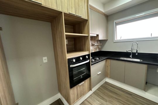 Cozinha de apartamento à venda com 2 quartos, 107m² em Empresarial 18 do Forte, Barueri