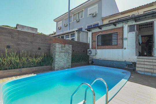 Piscina de casa à venda com 4 quartos, 183m² em Cristo Redentor, Porto Alegre