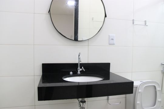 Banheiro de kitnet/studio para alugar com 1 quarto, 17m² em Jardim América, Goiânia
