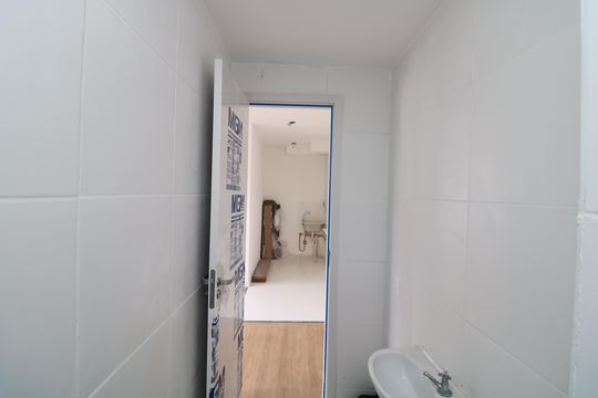 Banheiro de apartamento à venda com 2 quartos, 32m² em Quinta da Paineira, São Paulo