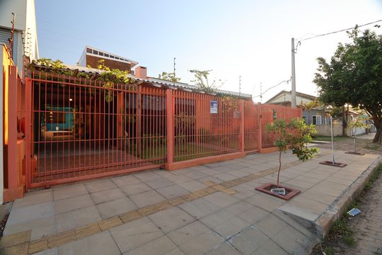 Fachada de casa à venda com 5 quartos, 300m² em Rio Branco, Canoas