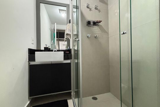 Banheiro de kitnet/studio à venda com 1 quarto, 24m² em Vila Olímpia, São Paulo