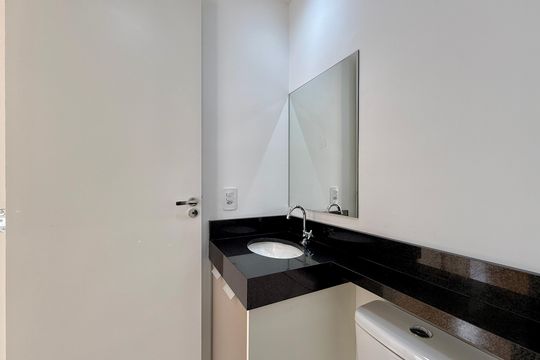 Banheiro Social de apartamento à venda com 2 quartos, 36m² em Santo Amaro, São Paulo