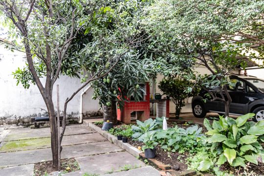 Quintal de casa à venda com 2 quartos, 145m² em Camargos, Belo Horizonte