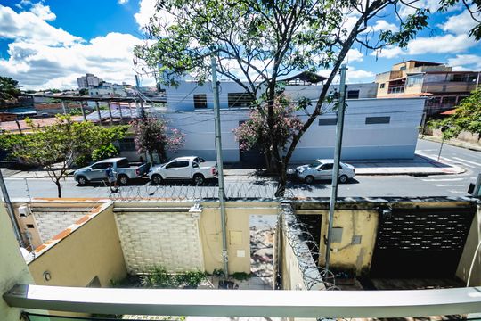 Casa para alugar com 3 quartos, 115m² em Santa Terezinha, Belo Horizonte