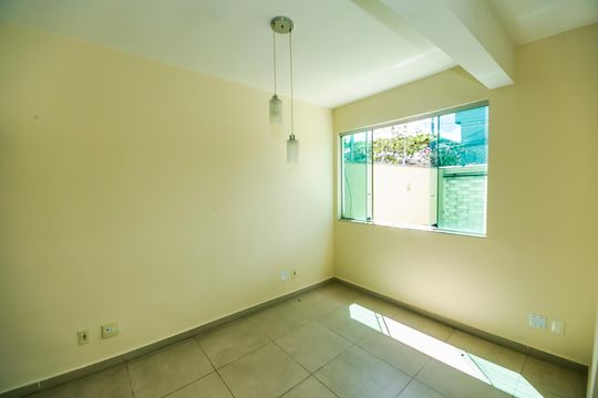 Casa para alugar com 3 quartos, 115m² em Santa Terezinha, Belo Horizonte