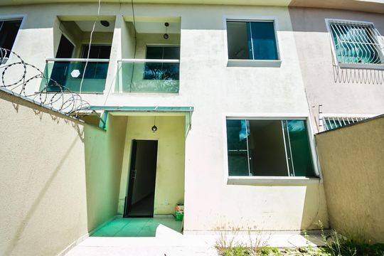 Casa para alugar com 3 quartos, 115m² em Santa Terezinha, Belo Horizonte