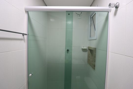 Banheiro 2 de apartamento à venda com 2 quartos, 55m² em Jardim Ana Maria, Santo André
