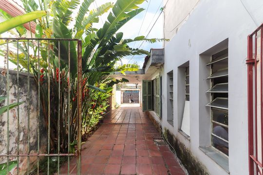 Quintal de casa à venda com 4 quartos, 252m² em Caxingui, São Paulo