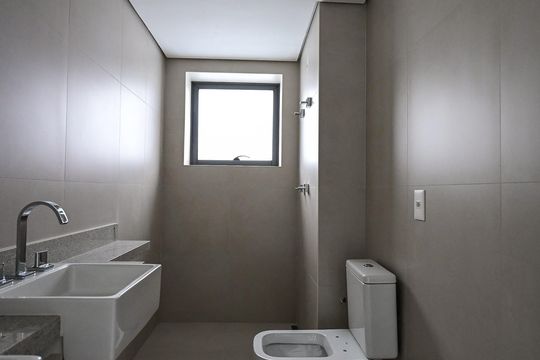 Banheiro Suíte 1 de apartamento à venda com 3 quartos, 186m² em Real Parque, São Paulo