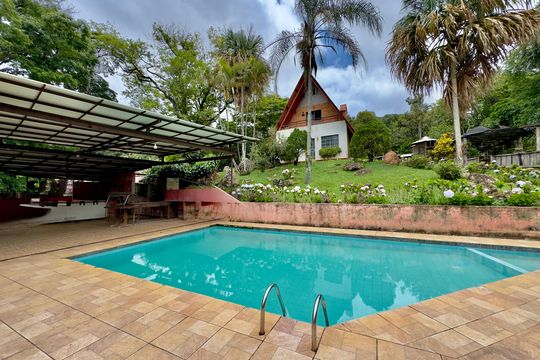 Casa à venda com 3 quartos, 10300m² em Jardim Petropolis, Nova Lima