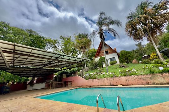 Casa à venda com 3 quartos, 10300m² em Jardim Petropolis, Nova Lima