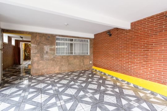 Garagem de casa para alugar com 4 quartos, 188m² em Vila Adelaide Perella  Ponte Grande, Guarulhos