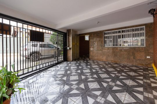 Garagem de casa para alugar com 4 quartos, 188m² em Vila Adelaide Perella  Ponte Grande, Guarulhos
