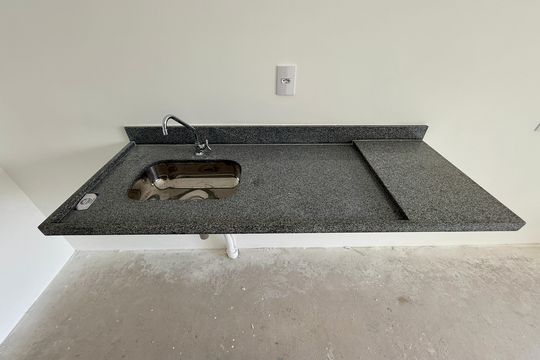 Cozinha  de kitnet/studio para alugar com 0 quarto, 24m² em Vila Cordeiro, São Paulo