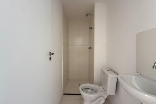 Banheiro de apartamento à venda com 2 quartos, 29m² em Vila Santo Estefano, São Paulo
