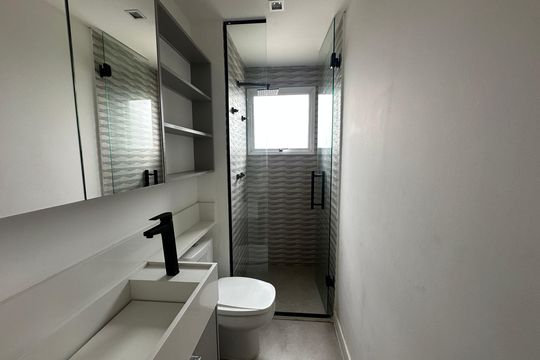 Banheiro da Suíte de apartamento para alugar com 2 quartos, 188m² em Melville Empresarial Ii, Barueri