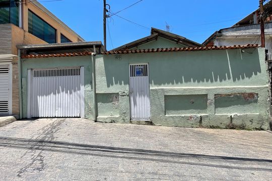 Fachada de casa à venda com 4 quartos, 250m² em Vila Sao Domingos, São Paulo