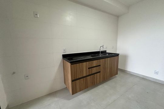 Cozinha de apartamento para alugar com 2 quartos, 57m² em Outeiro de São Fernando, Barueri