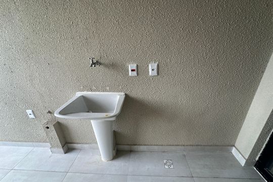 Área de Serviço de apartamento para alugar com 2 quartos, 57m² em Outeiro de São Fernando, Barueri