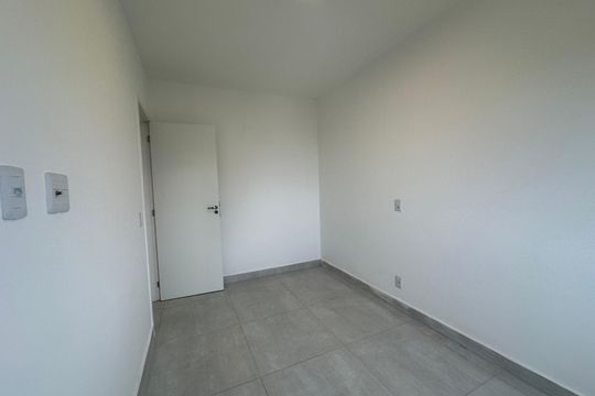 Quarto 1 de apartamento para alugar com 2 quartos, 57m² em Outeiro de São Fernando, Barueri