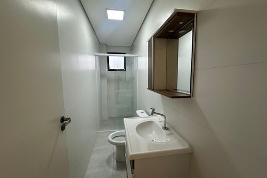 Banheiro de apartamento para alugar com 2 quartos, 57m² em Outeiro de São Fernando, Barueri