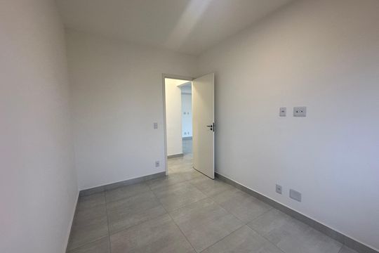 Quarto 1 de apartamento para alugar com 2 quartos, 57m² em Outeiro de São Fernando, Barueri