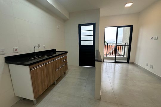 Cozinha de apartamento para alugar com 2 quartos, 57m² em Outeiro de São Fernando, Barueri
