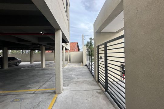 Fachada e portaria de apartamento para alugar com 2 quartos, 59m² em Outeiro de São Fernando, Barueri