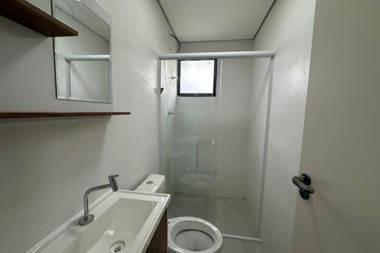 Banheiro da Suíte de apartamento para alugar com 2 quartos, 59m² em Outeiro de São Fernando, Barueri