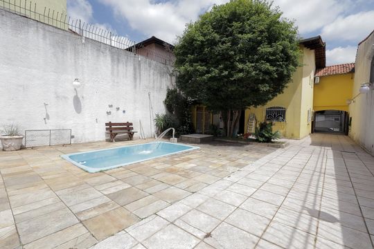 Quintal e Piscina de casa à venda com 4 quartos, 300m² em Vila Pires, Santo André