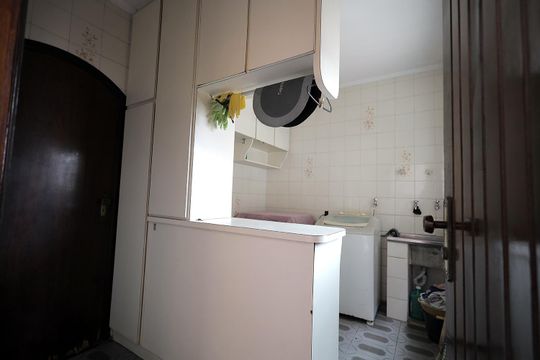Área de Serviço de casa à venda com 4 quartos, 300m² em Vila Pires, Santo André
