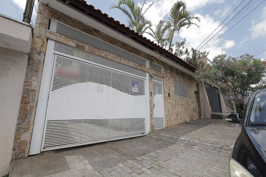 Fachada de casa à venda com 4 quartos, 300m² em Vila Pires, Santo André