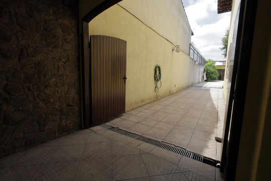 Garagem de casa à venda com 4 quartos, 300m² em Vila Pires, Santo André