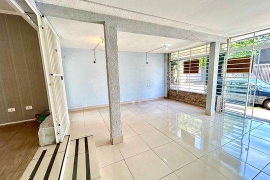 Garagem de casa à venda com 2 quartos, 150m² em Vila Rosalia, Guarulhos