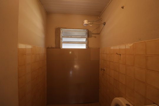 Banheiro de casa à venda com 2 quartos, 5000m² em Parque Residencial Jundiaí, Jundiaí