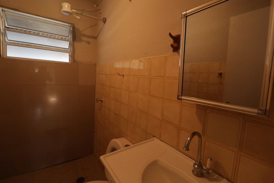 Banheiro de casa à venda com 2 quartos, 5000m² em Parque Residencial Jundiaí, Jundiaí