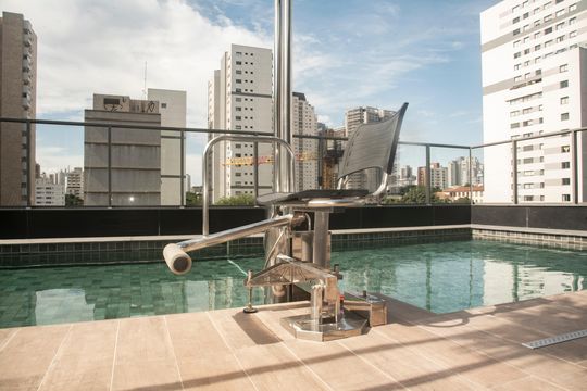 Área comum - Piscina (Acesso PCD) de kitnet/studio para alugar com 1 quarto, 27m² em Vila Clementino, São Paulo