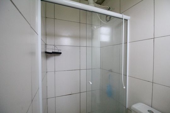 Banheiro de apartamento para alugar com 1 quarto, 47m² em Recreio, Rio de Janeiro