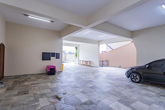 Garagem de casa para alugar com 4 quartos, 450m² em City América, São Paulo
