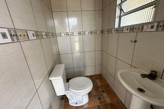 Banheiro de Serviço de casa à venda com 3 quartos, 260m² em Jardim Sao Pedro, Barueri