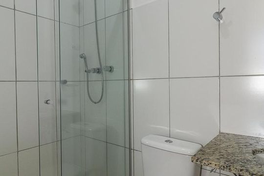 Banheiro da Suíte de apartamento para alugar com 2 quartos, 52m² em Santa Fe, Porto Alegre