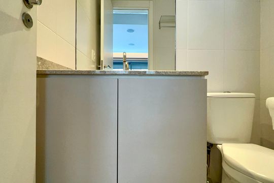 Banheiro de kitnet/studio para alugar com 1 quarto, 30m² em Vila Madalena, São Paulo