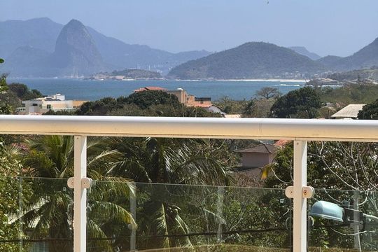 Casa à venda com 4 quartos, 800m² em Itaipu, Niterói