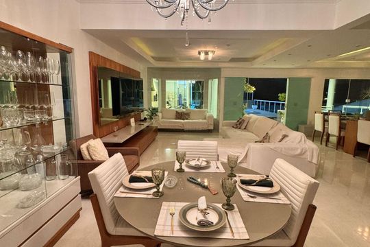 Casa à venda com 4 quartos, 800m² em Itaipu, Niterói