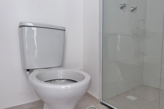 Banheiro Social de apartamento à venda com 2 quartos, 46m² em Recreio dos Bandeirantes, Rio de Janeiro