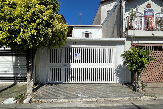 Fachada + Placa de casa à venda com 3 quartos, 100m² em Vila Silvia, São Paulo