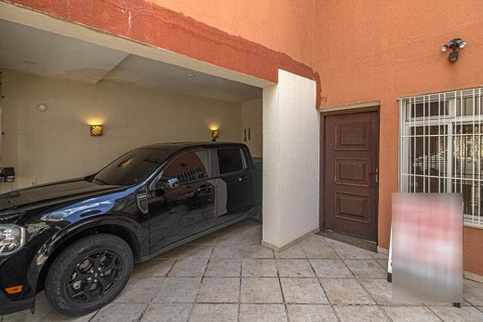 garagem_1 de casa à venda com 4 quartos, 180m² em Cambuci, São Paulo