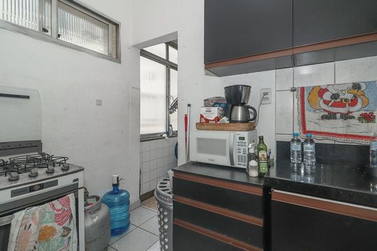 Cozinha de apartamento à venda com 2 quartos, 54m² em São Sebastião, Porto Alegre